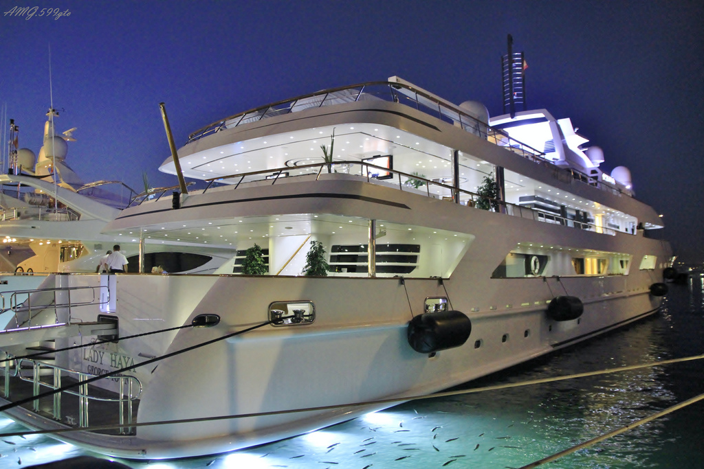 who owns the yacht lady haya